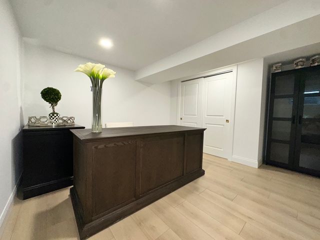 8425 W Sunnyside Avenue, Chicago, IL 60656