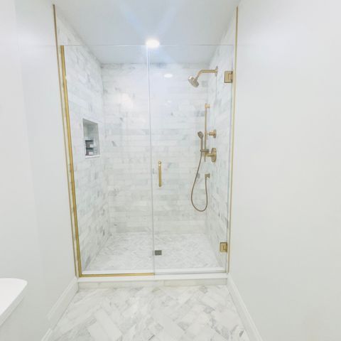 8425 W Sunnyside Avenue, Chicago, IL 60656
