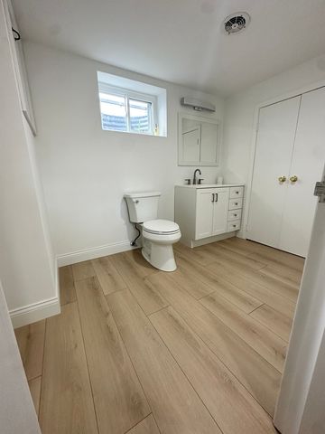 8425 W Sunnyside Avenue, Chicago, IL 60656