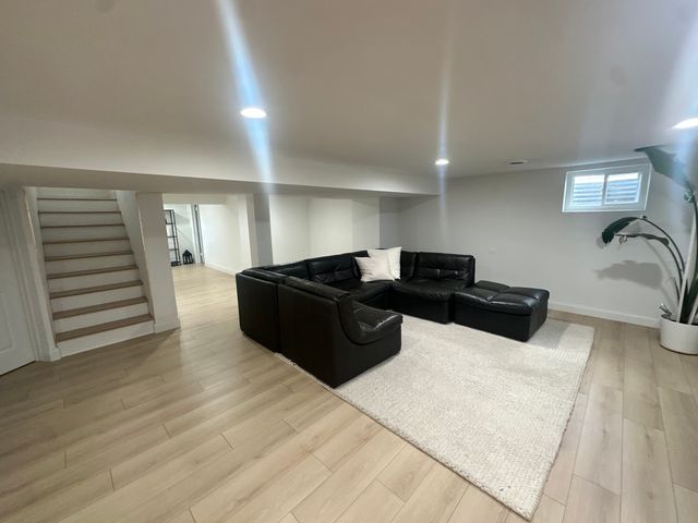 8425 W Sunnyside Avenue, Chicago, IL 60656