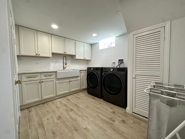 8425 W Sunnyside Avenue, Chicago, IL 60656