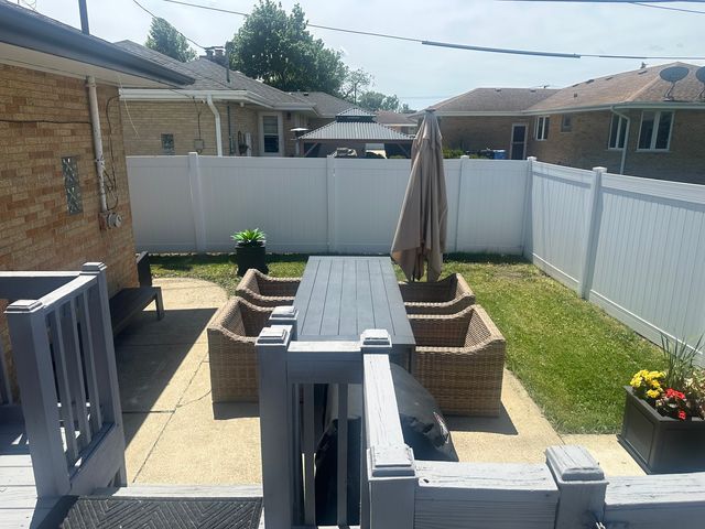 8425 W Sunnyside Avenue, Chicago, IL 60656