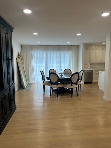 8425 W Sunnyside Avenue, Chicago, IL 60656