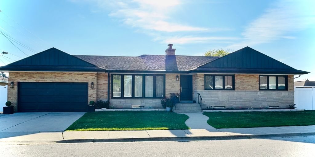 8425 W Sunnyside Avenue, Chicago, IL 60656