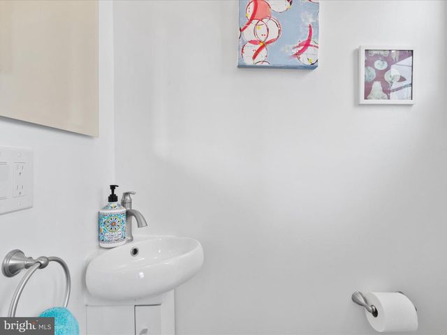 1813 BAY ST SE, Washington, DC 20003