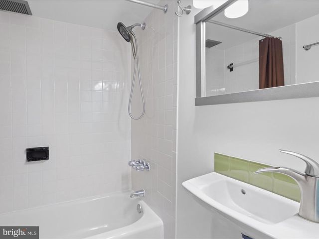 1813 BAY ST SE, Washington, DC 20003