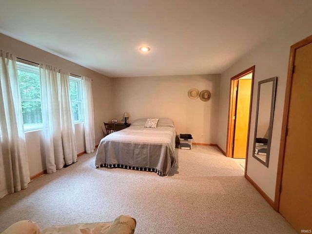 5655 S Dry Branch Rd, Bloomfield, IN 47424