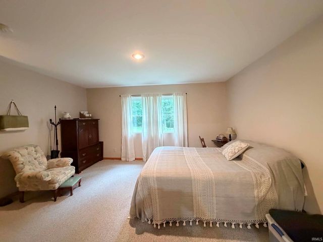 5655 S Dry Branch Rd, Bloomfield, IN 47424