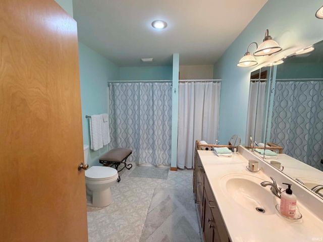 5655 S Dry Branch Rd, Bloomfield, IN 47424