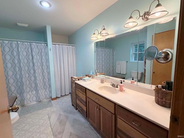 5655 S Dry Branch Rd, Bloomfield, IN 47424