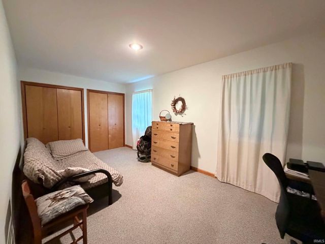 5655 S Dry Branch Rd, Bloomfield, IN 47424