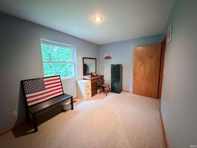 5655 S Dry Branch Rd, Bloomfield, IN 47424