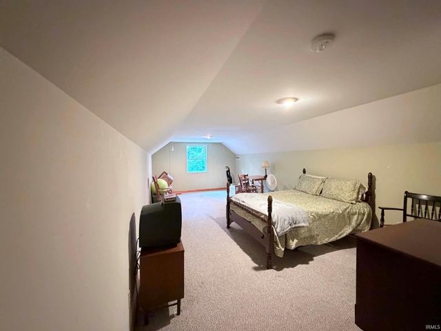 5655 S Dry Branch Rd, Bloomfield, IN 47424