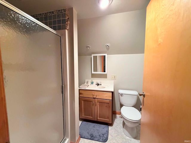 5655 S Dry Branch Rd, Bloomfield, IN 47424