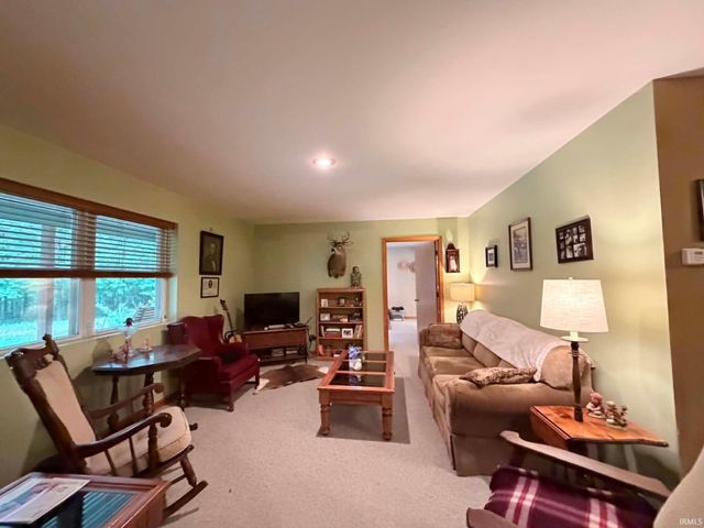5655 S Dry Branch Rd, Bloomfield, IN 47424