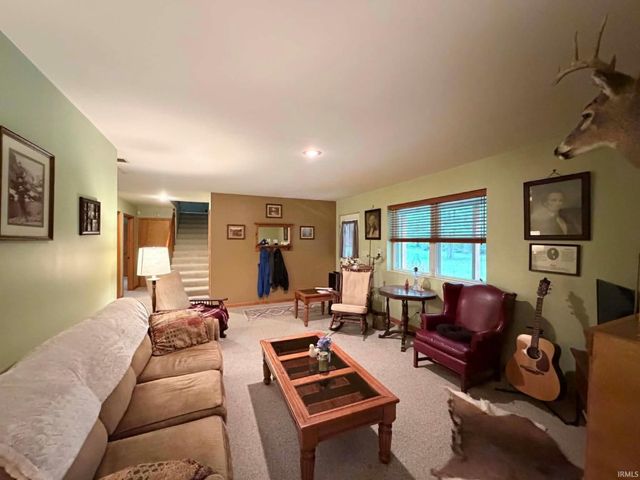 5655 S Dry Branch Rd, Bloomfield, IN 47424