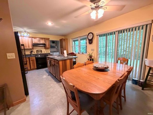 5655 S Dry Branch Rd, Bloomfield, IN 47424