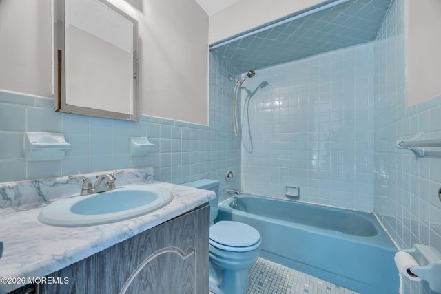 1 Chelsea Court, Parlin, NJ 08859