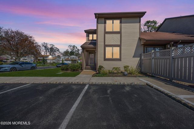 1 Chelsea Court, Parlin, NJ 08859