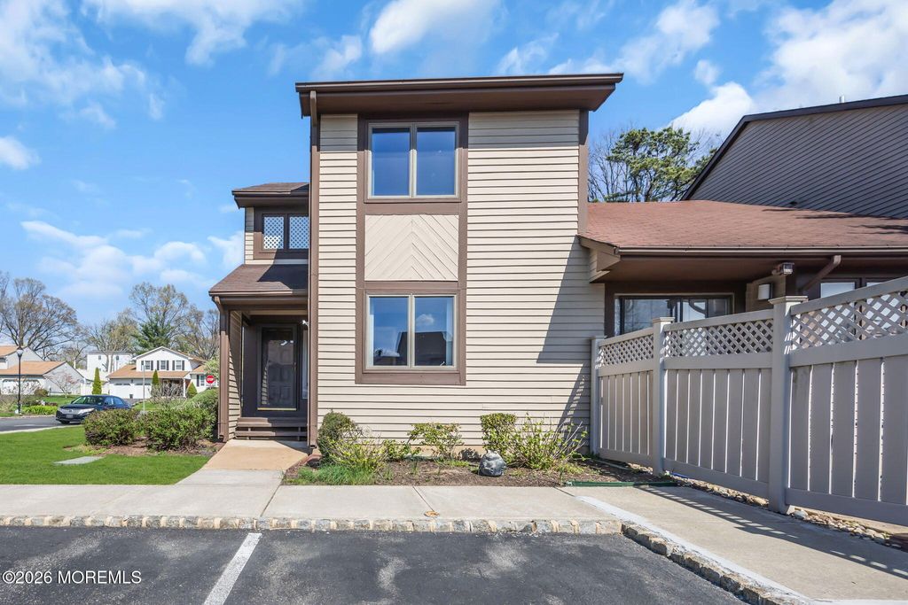 1 Chelsea Court, Parlin, NJ 08859