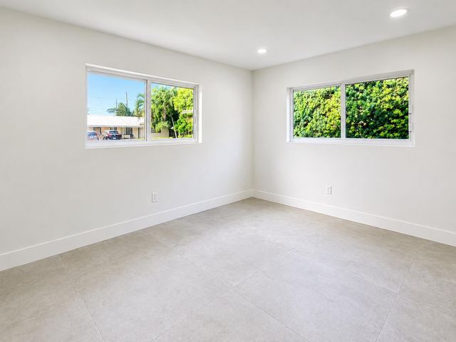 350 NE 42ND Street, Oakland Park, FL 33334