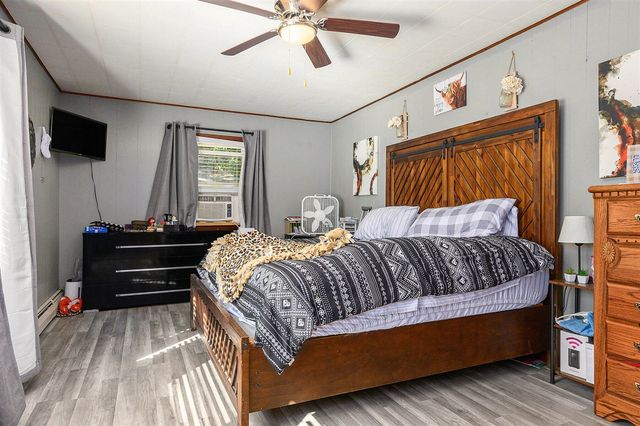 1055 Woodland Beach, Battle Creek, MI 49014