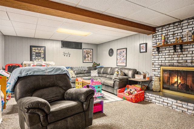 1055 Woodland Beach, Battle Creek, MI 49014