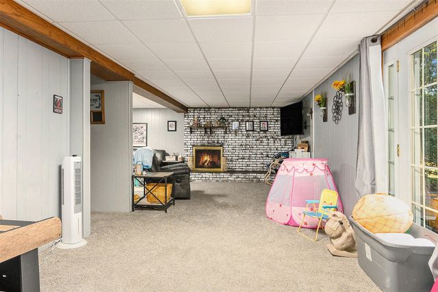 1055 Woodland Beach, Battle Creek, MI 49014