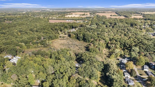 1055 Woodland Beach, Battle Creek, MI 49014