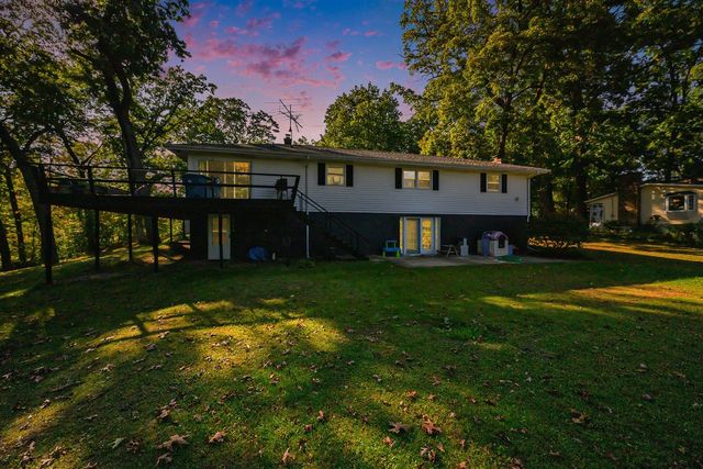1055 Woodland Beach, Battle Creek, MI 49014