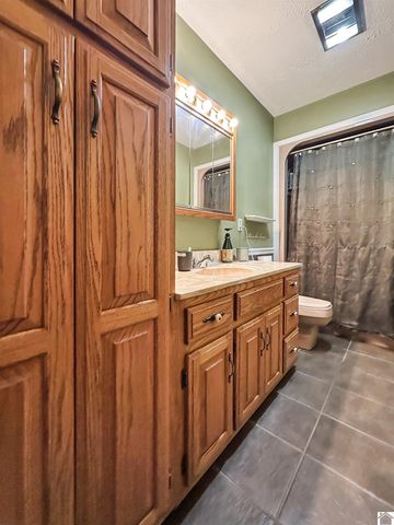 2156 Poor Farm Rd, Murray, KY 42071