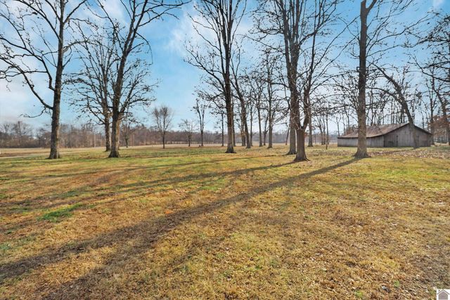 2156 Poor Farm Rd, Murray, KY 42071