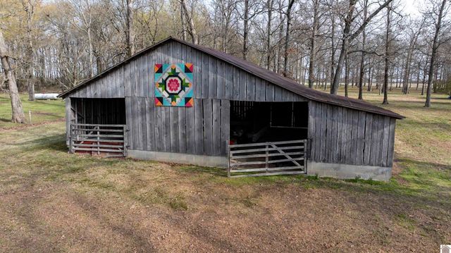 2156 Poor Farm Rd, Murray, KY 42071