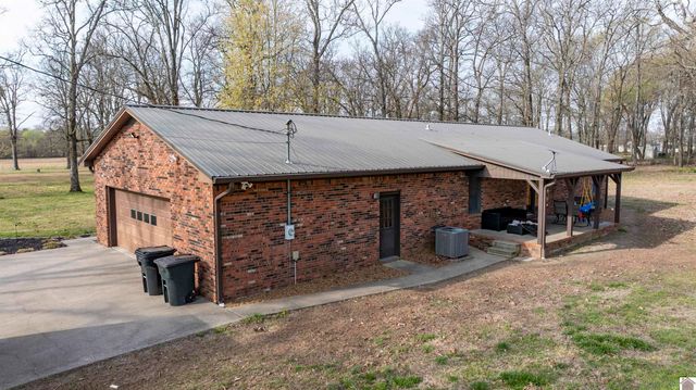 2156 Poor Farm Rd, Murray, KY 42071