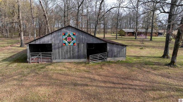 2156 Poor Farm Rd, Murray, KY 42071