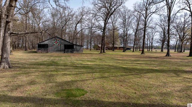 2156 Poor Farm Rd, Murray, KY 42071
