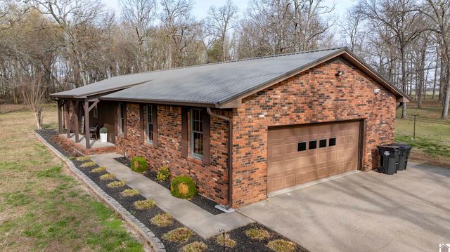 2156 Poor Farm Rd, Murray, KY 42071