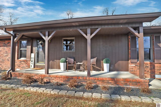 2156 Poor Farm Rd, Murray, KY 42071