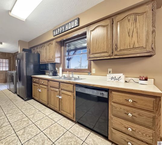 2156 Poor Farm Rd, Murray, KY 42071