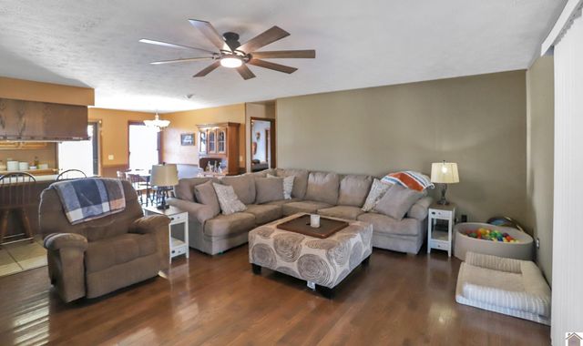 2156 Poor Farm Rd, Murray, KY 42071