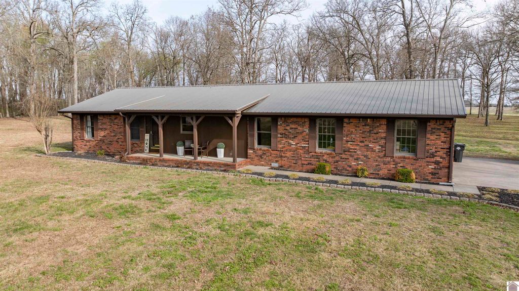 2156 Poor Farm Rd, Murray, KY 42071