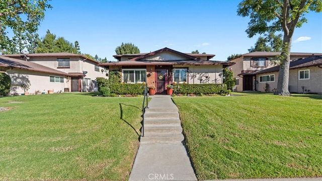 1149 W Calle De La Luna 1, Azusa, CA 91702