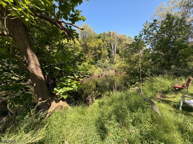 17 Musconetcong River Rd, Lebanon Twp., NJ 08827