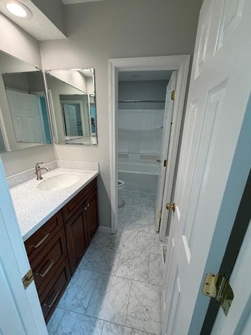 27 Church St 11, Weymouth, MA 02189