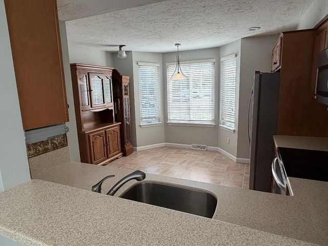 27 Church St 11, Weymouth, MA 02189
