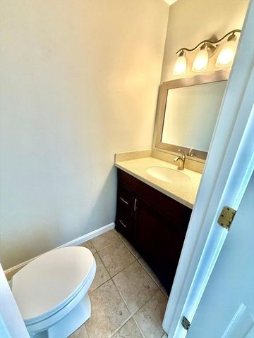 27 Church St 11, Weymouth, MA 02189