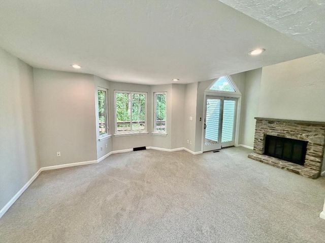 27 Church St 11, Weymouth, MA 02189