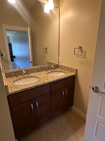 54 Loomis 2101, Bedford, MA 01730