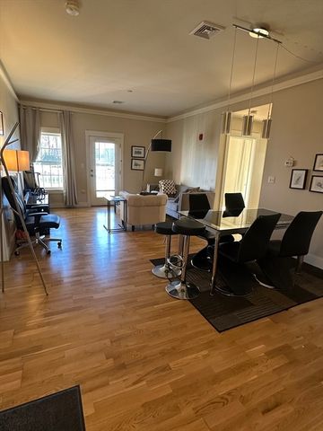 54 Loomis 2101, Bedford, MA 01730