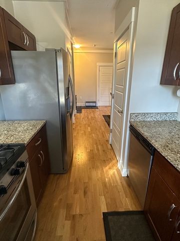 54 Loomis 2101, Bedford, MA 01730